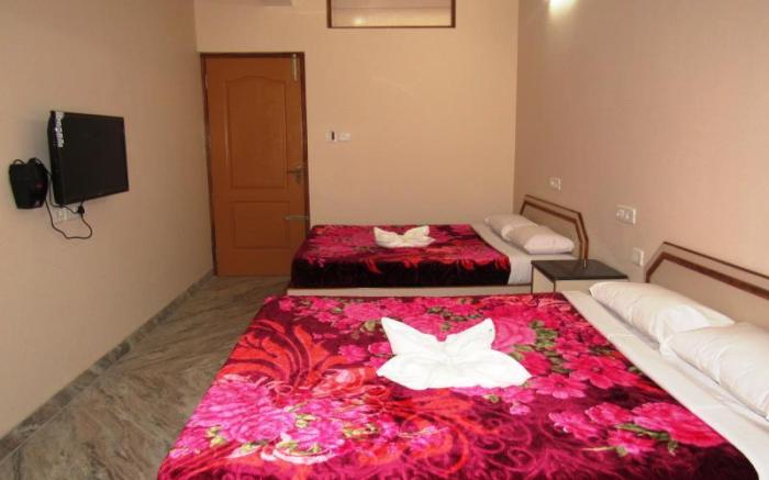 Hotel Saravana Grand