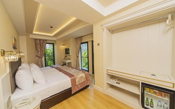 Grand Naki Hotel