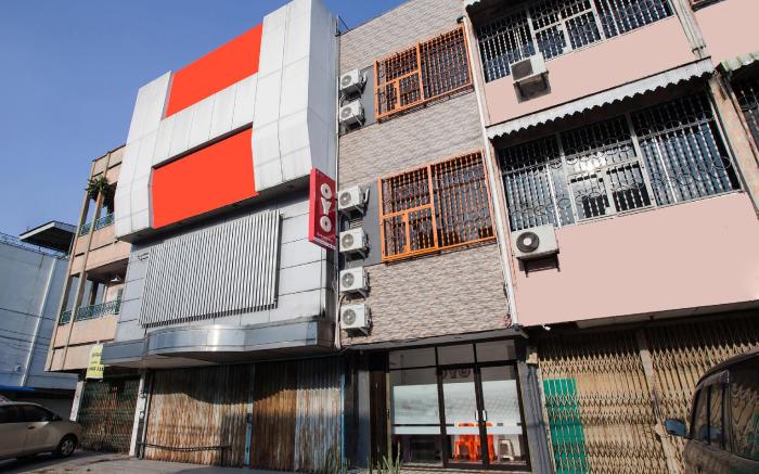 OYO 2720 Sutomo Inn
