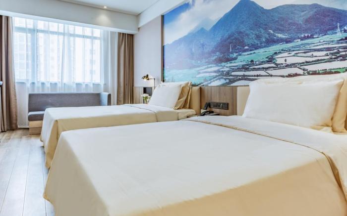 Atour Hotel Huizhou Huiyang High-speed Railway Station