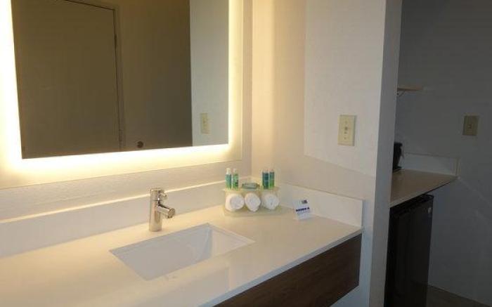 Holiday Inn Express & Suites Brentwood By IHG