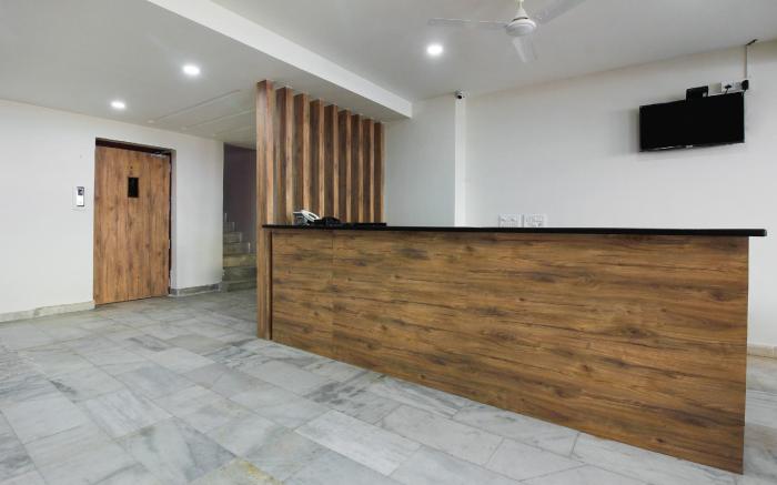Capital O Sri Suprabhat Grand Near Kachiguda Railway Station