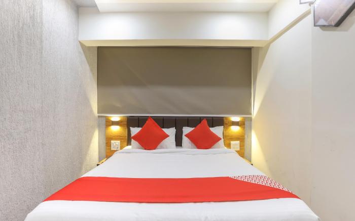OYO 43037 Hotel Diamond Plaza