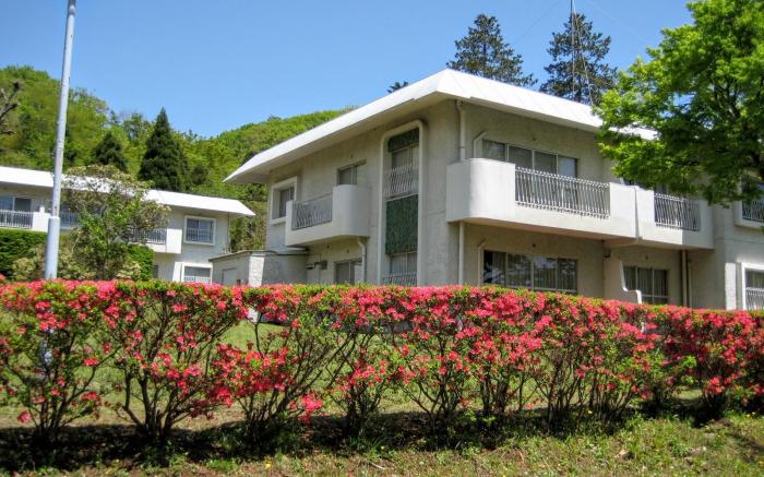 Izu Ippeki lake lakeside terrace