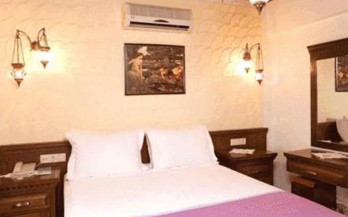 Cicerone Lodge Hotel