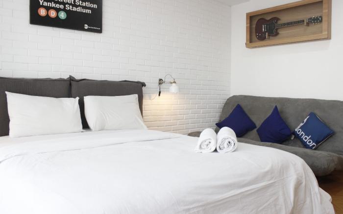 Comfy & Artsy Studio @Beverly Dago Apt By Travelio