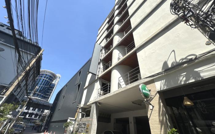 Collection O The Step Sathorn