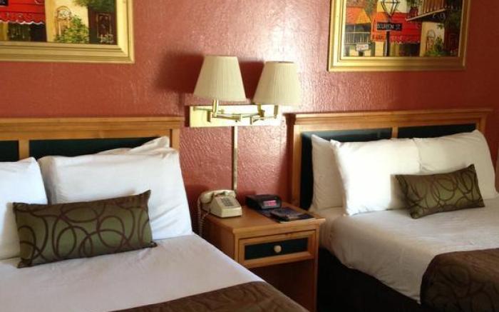 Bluebird Day Inn & Suites