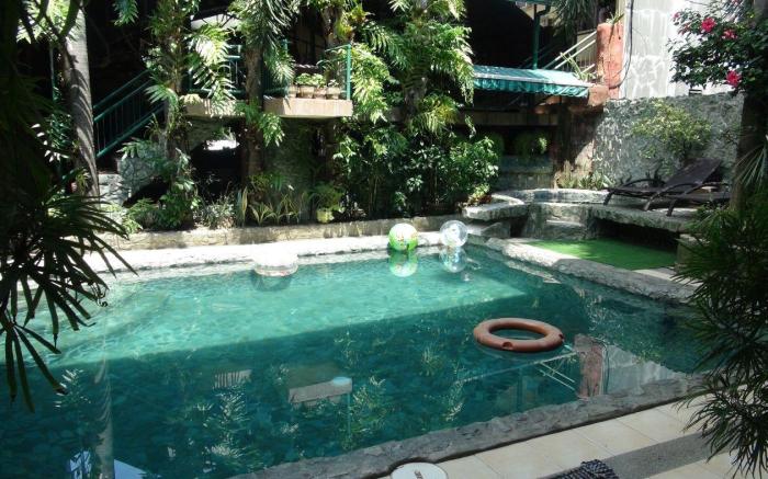 MB's Garden Inn