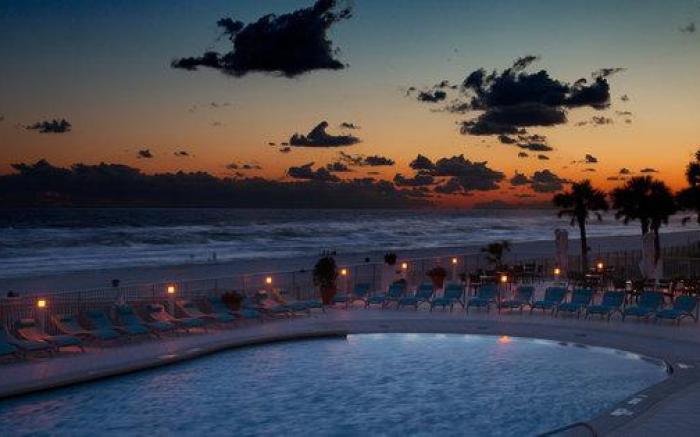 Holiday Inn Express & Suites Panama City Beach - Beachfront By IHG