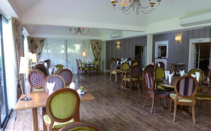 The Riverside House Hotel