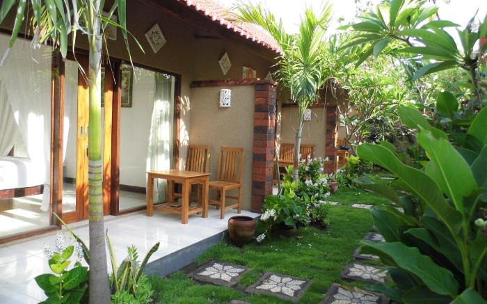 Made Taro - Menjangan Homestay