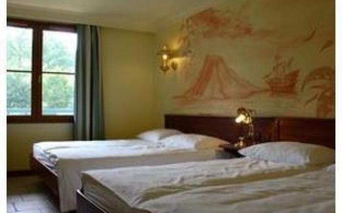 Nigloland Hotels
