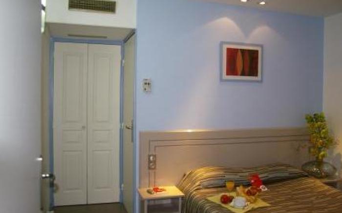 Hotel Grand Confort Le Moulin Rouge