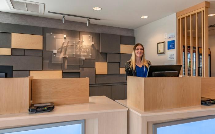 Holiday Inn Express and Suites Carlisle Southwest I-81 By IHG