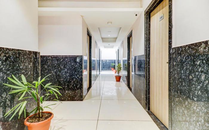 FabHotel Meera Palace