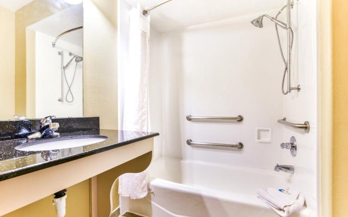 OYO Townhouse Oklahoma City Airport