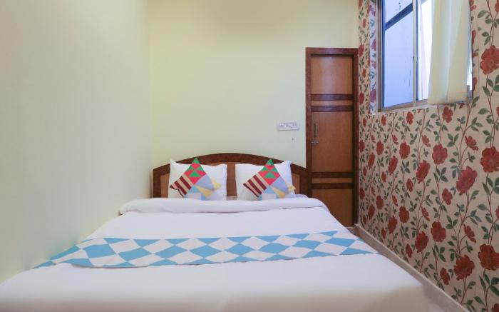 Hotel O Home Cozy Studio Collage Square Hotel Maya International Near St. Thomas's Church