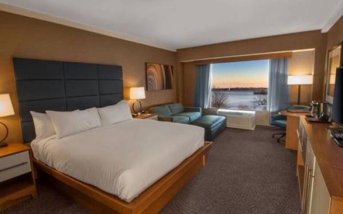 DoubleTree by Hilton Niagara Falls