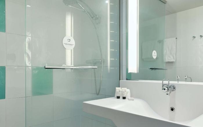 B&B HOTEL Cergy Port 4 etoiles