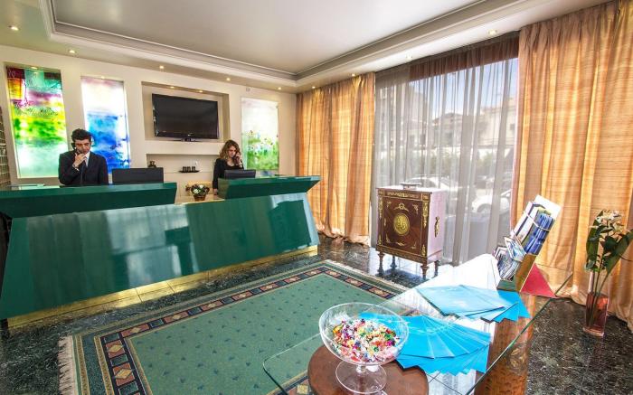 Triton Hotel Piraeus