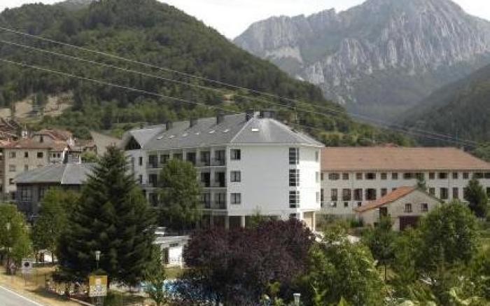 Hotel y Apartamentos SNO Isaba
