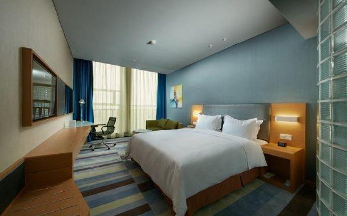 Holiday Inn Express Leshan City Square By IHG