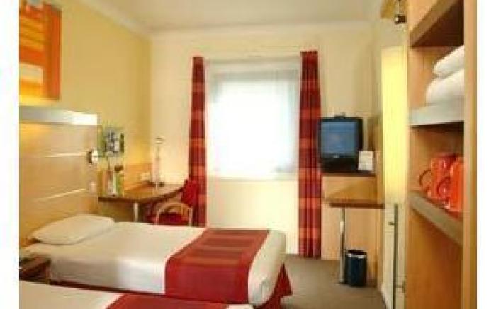 Holiday Inn Express Park Royal By IHG
