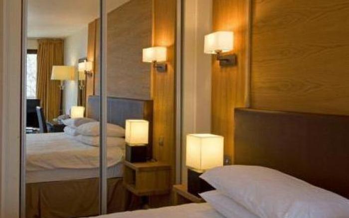 Hollytree Hotel and Swimming Pool