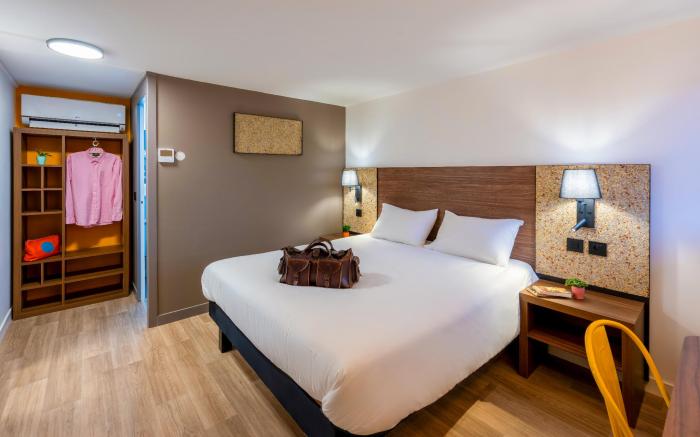 greet Hotel Chatellerault