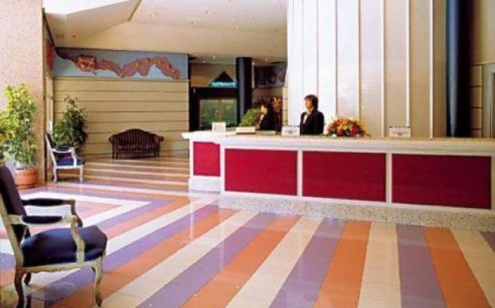 Hotel Abades Manzanil