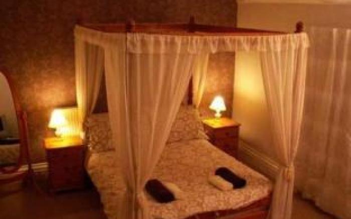 Hazeldene Guest House - with Free Offsite Health Club