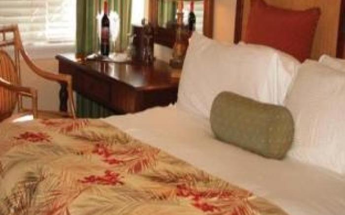 The Pillars Hotel & Club