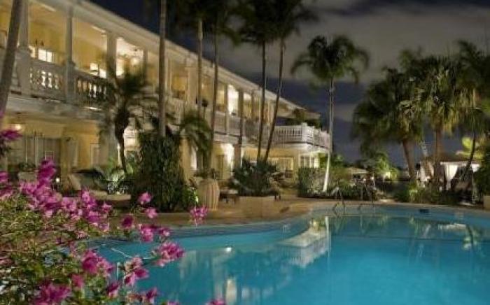 The Pillars Hotel & Club