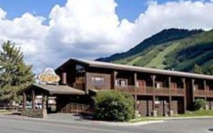 Elk Country Inn