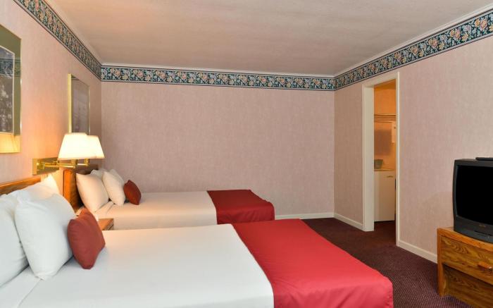 Travelodge by Wyndham Mackinaw City