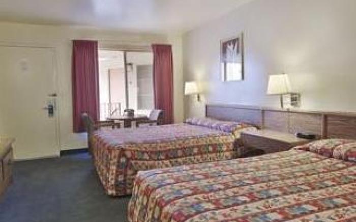 Surf City Inn & Suites