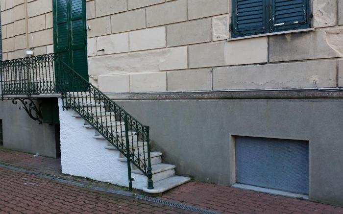 Comfortable one bedroom apartment with parking space in the center of Genoa