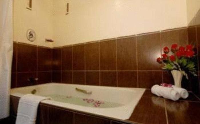 Silom Avenue Inn Hotel