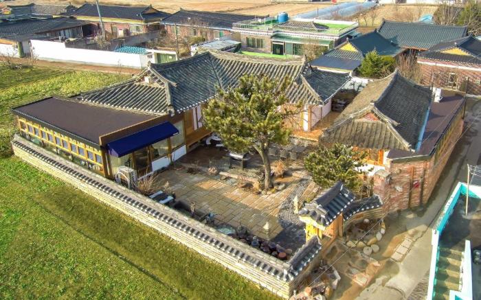 Gyeongju Hanokstay Hangbokhanzip