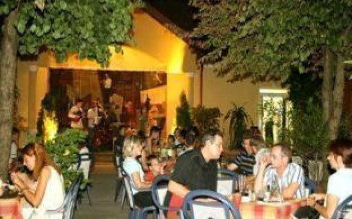 Garden Hotel Wellness es Konferencia