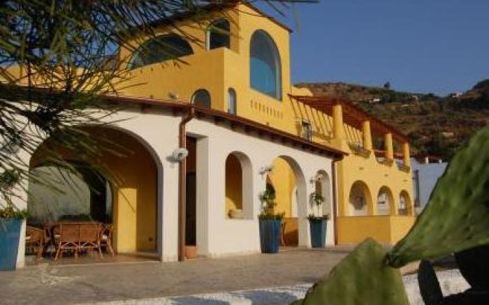 Hotel Bougainville