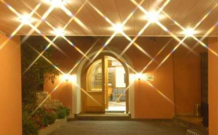 Pace 1954 Hotel