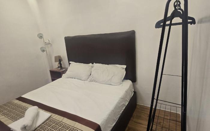 Room 101 Hensonville near Robinson angeles