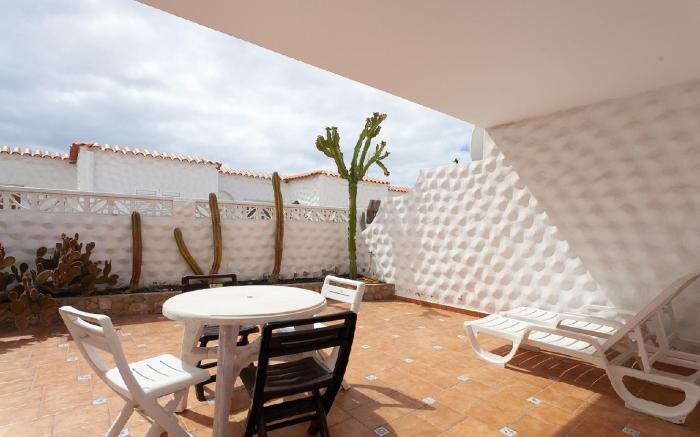 Apartment near the beach with a huge terrace patio, wifi and parking