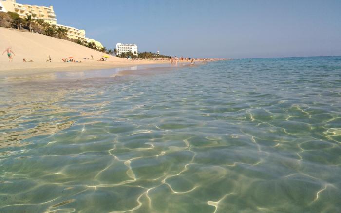 Apartment near the beach with a huge terrace patio, wifi and parking