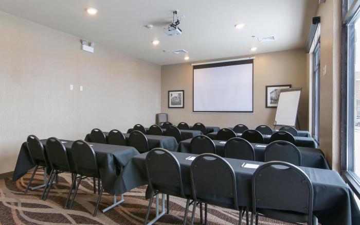 Cobblestone Hotel and Suites Two Rivers
