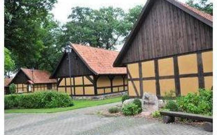 Akzent Hotel Zur Wasserburg - Hotel Garni bed & breakfast