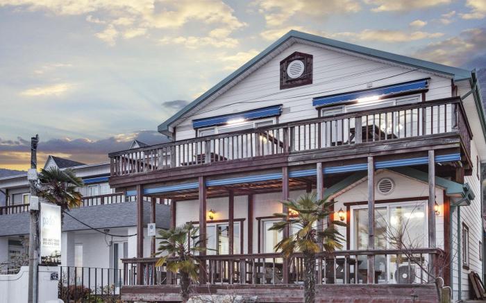 Namhae Mongdol Beach Pension