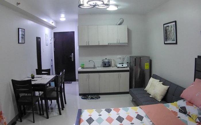 CebuNightSkyCondoTel w/Balcony Near Mactan Airport